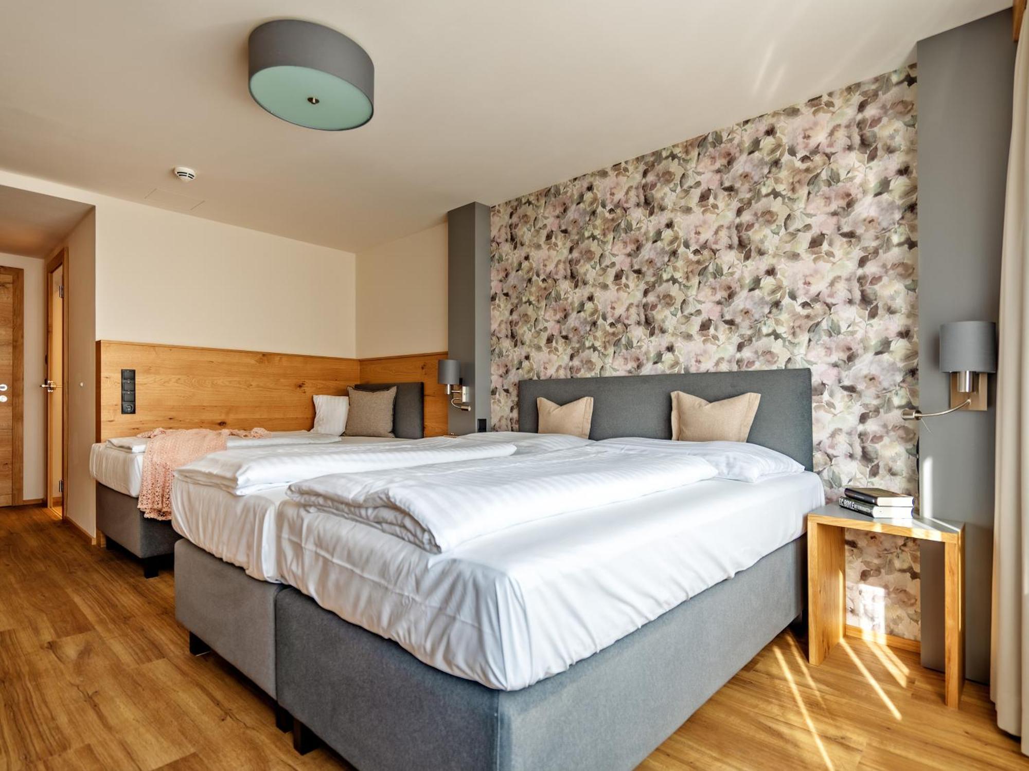 Stadthotel Eggerbraeu Imst Esterno foto